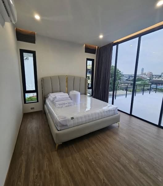 Near Port Sukhumvit 62, Bangkok, Bang Chak, Phra Khanong, Bangkok, 6 Bedrooms, 700 sqm, Single Detached House For Rent, by Eric ., 500332075 - DDproperty.com