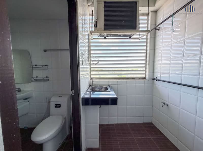 5-storey apartment building for sale with 37 rooms on 319 sq.wah, located in Soi Nawamin 143, Bangkok, นวมินทร์ 143, Nuan Chan, Bueng Kum, Bangkok, , 1,100 sqm, Shophouse For Sale, by คุณลี, 500332094 - DDproperty.com