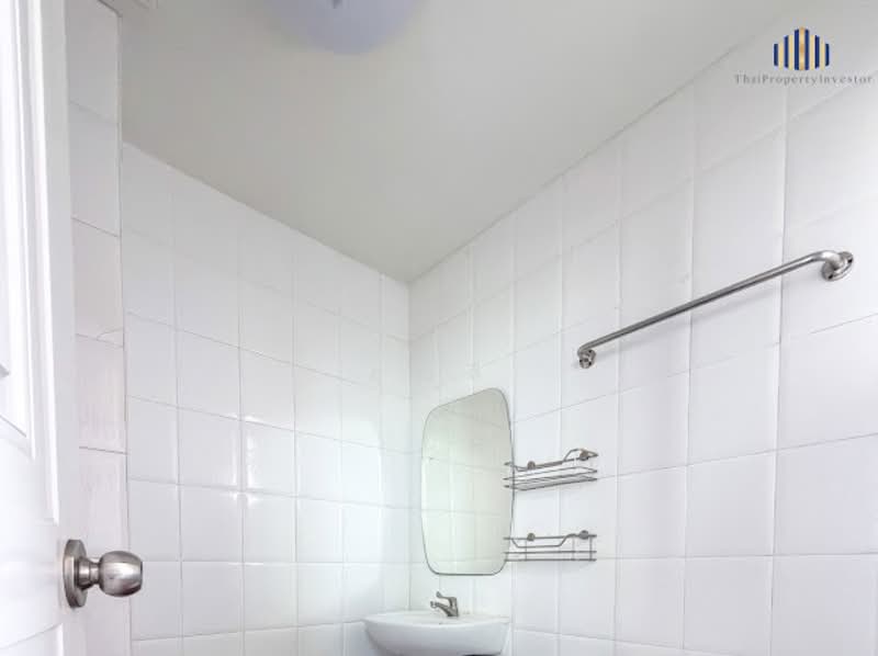5-storey apartment building for sale with 37 rooms on 319 sq.wah, located in Soi Nawamin 143, Bangkok, นวมินทร์ 143, Nuan Chan, Bueng Kum, Bangkok, , 1,100 sqm, Shophouse For Sale, by คุณลี, 500332094 - DDproperty.com