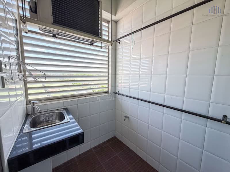 5-storey apartment building for sale with 37 rooms on 319 sq.wah, located in Soi Nawamin 143, Bangkok, นวมินทร์ 143, Nuan Chan, Bueng Kum, Bangkok, , 1,100 sqm, Shophouse For Sale, by คุณลี, 500332094 - DDproperty.com