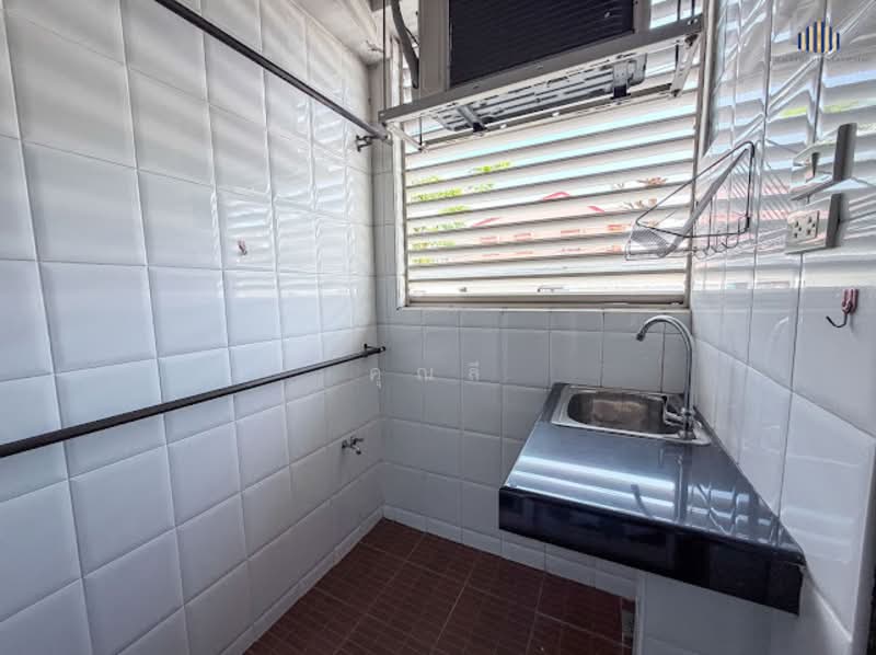 5-storey apartment building for sale with 37 rooms on 319 sq.wah, located in Soi Nawamin 143, Bangkok, นวมินทร์ 143, Nuan Chan, Bueng Kum, Bangkok, , 1,100 sqm, Shophouse For Sale, by คุณลี, 500332094 - DDproperty.com