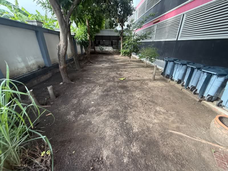 5-storey apartment building for sale with 37 rooms on 319 sq.wah, located in Soi Nawamin 143, Bangkok, นวมินทร์ 143, Nuan Chan, Bueng Kum, Bangkok, , 1,100 sqm, Shophouse For Sale, by คุณลี, 500332094 - DDproperty.com