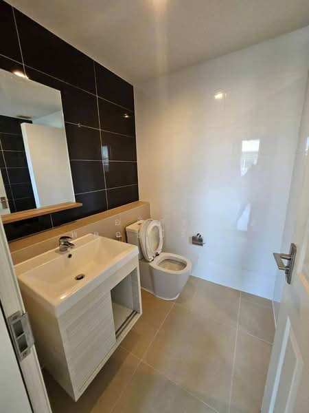 Laddarom Chaiyaphruk-Chaengwattana, Nonthaburi, Chaiyapruek Road, Khlong Phra Udom, Pak Kret, Nonthaburi, 4 Bedrooms, 240 sqm, Single Detached House For Rent, by Adisorn Ploymeerassamee, 500332117 - DDproperty.com