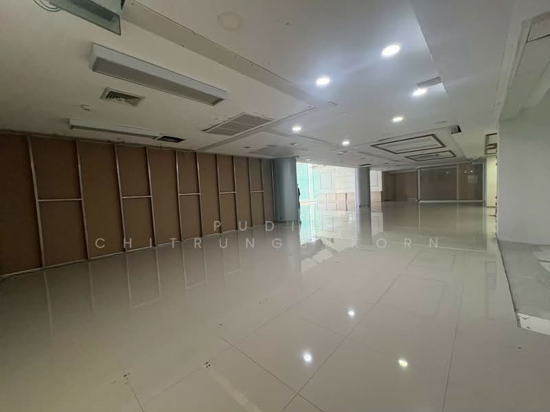 พื้นที่เช่า ชั้น1+ชั้นลอย ถนนเพชรบุรี – อโศก, กรุงเทพ, ห้วยขวาง, กรุงเทพ, 328 ตร.ม., สำนักงาน ให้เช่า, โดย Pudis Chitrungsakorn, 500332130 - DDproperty.com