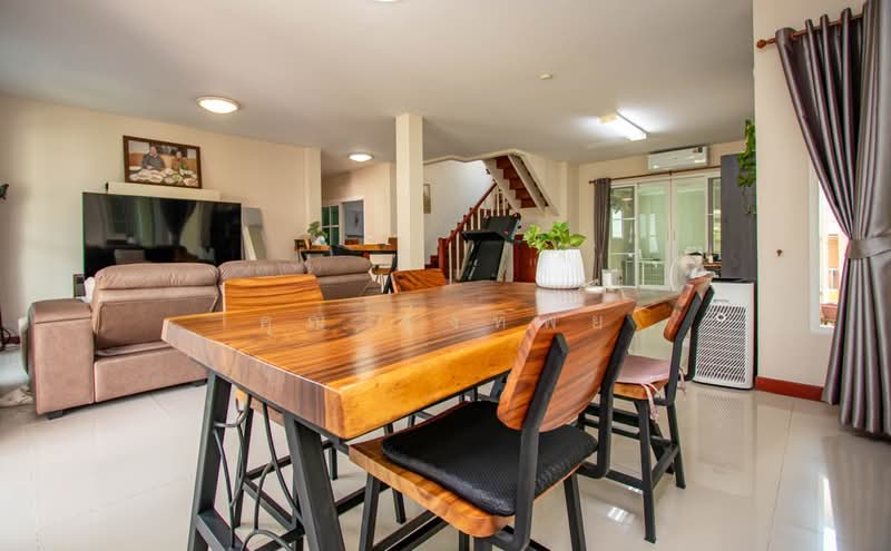 Spacious House in San Kamphaeng, Chiang Mai, San Kamphaeng, Chiang Mai, 5 Bedrooms, 270 sqm, Single Detached House For Sale, by คุณ รุ่งทิพย์, 500332182 - DDproperty.com