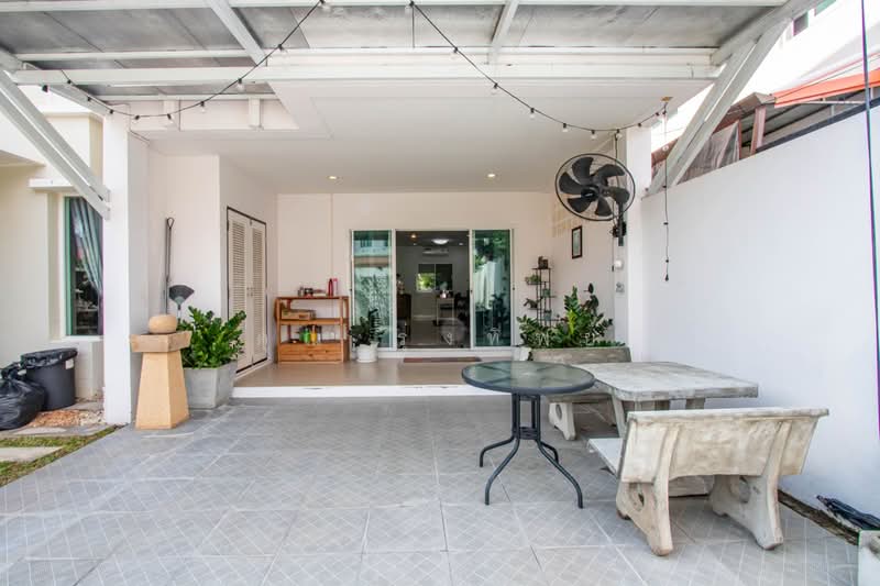 Spacious House in San Kamphaeng, Chiang Mai, San Kamphaeng, Chiang Mai, 5 Bedrooms, 270 sqm, Single Detached House For Sale, by คุณ รุ่งทิพย์, 500332182 - DDproperty.com