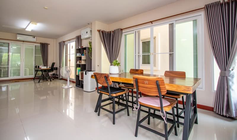 Spacious House in San Kamphaeng, Chiang Mai, San Kamphaeng, Chiang Mai, 5 Bedrooms, 270 sqm, Single Detached House For Sale, by คุณ รุ่งทิพย์, 500332182 - DDproperty.com