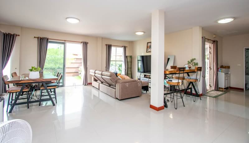 Spacious House in San Kamphaeng, Chiang Mai, San Kamphaeng, Chiang Mai, 5 Bedrooms, 270 sqm, Single Detached House For Sale, by คุณ รุ่งทิพย์, 500332182 - DDproperty.com