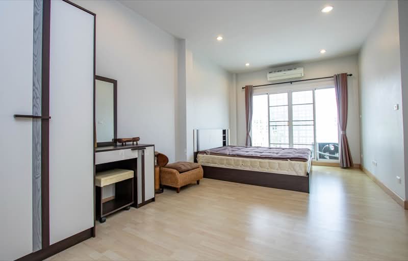 บ้านเดี่ยวขนาดใหญ่ในสันกำแพง, เชียงใหม่, สันกำแพง, เชียงใหม่, 270 ตร.ม., บ้านเดี่ยว ขาย, โดย คุณ รุ่งทิพย์, 500332182 - DDproperty.com