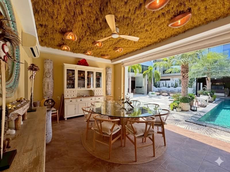 Luxury Villa with Chic Decor on Pratumnak Hill, Pattaya, Chon Buri (Pattaya), พระตำหนัก 5, Nong Pru, Bang Lamung (Pattaya), Chon Buri (Pattaya), 4 Bedrooms, 435 sqm, Villa For Sale, by Tharathorn Yuenyong, 500332205 - DDproperty.com