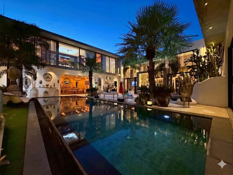 Luxury Villa with Chic Decor on Pratumnak Hill, Pattaya, Chon Buri (Pattaya), พระตำหนัก 5, Nong Pru, Bang Lamung (Pattaya), Chon Buri (Pattaya), 4 Bedrooms, 435 sqm, Villa For Sale, by Tharathorn Yuenyong, 500332205 - DDproperty.com