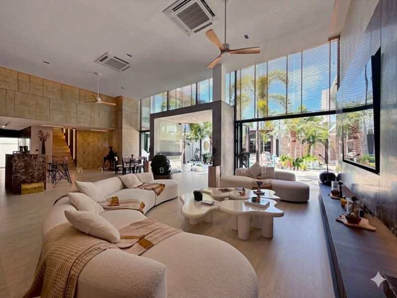 Luxury Villa with Chic Decor on Pratumnak Hill, Pattaya, Chon Buri (Pattaya), พระตำหนัก 5, Nong Pru, Bang Lamung (Pattaya), Chon Buri (Pattaya), 4 Bedrooms, 435 sqm, Villa For Sale, by Tharathorn Yuenyong, 500332205 - DDproperty.com