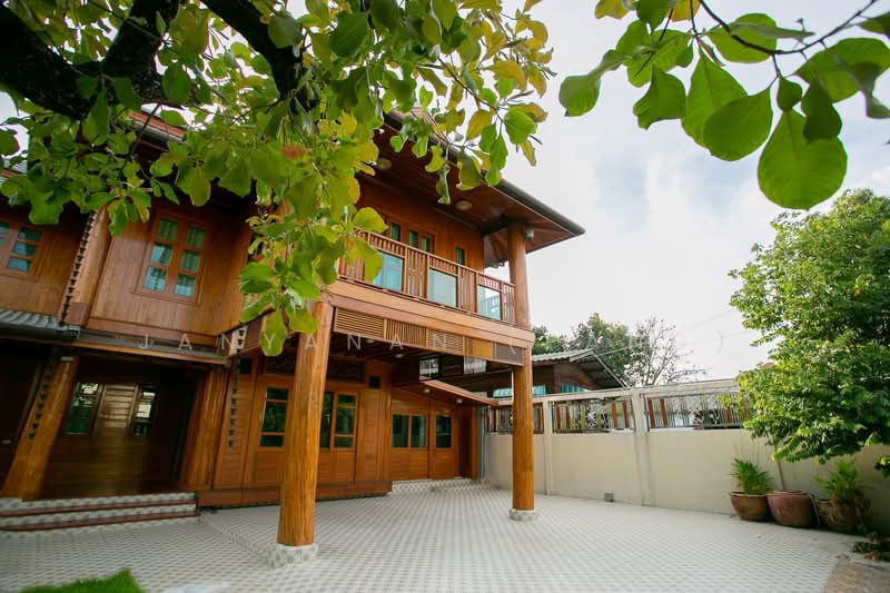 Teak House Near Sutthisan, Bangkok, Samsen Nok, Huai Khwang, Bangkok, 3 Bedrooms, 350 sqm, Single Detached House For Rent, by Janyanan (Pang), 500332275 - DDproperty.com