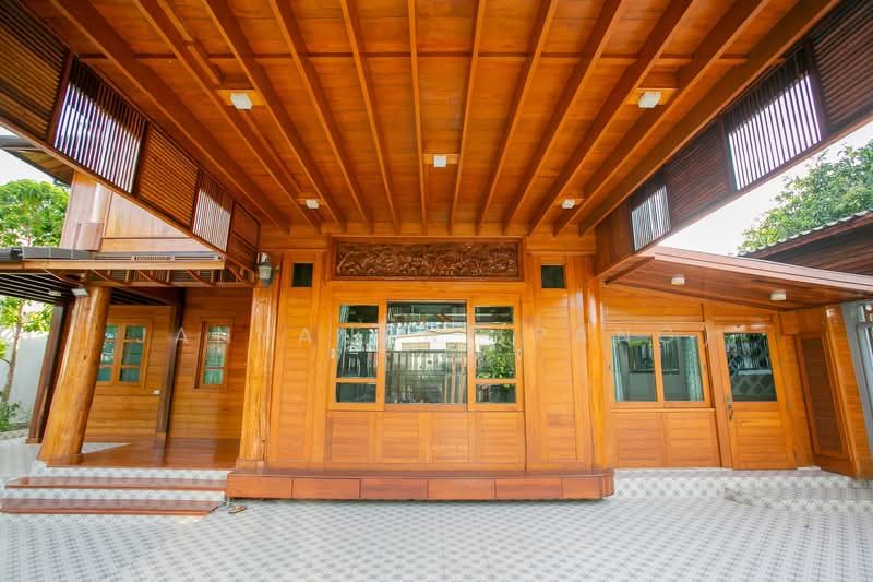 Teak House Near Sutthisan, Bangkok, Samsen Nok, Huai Khwang, Bangkok, 3 Bedrooms, 350 sqm, Single Detached House For Rent, by Janyanan (Pang), 500332275 - DDproperty.com