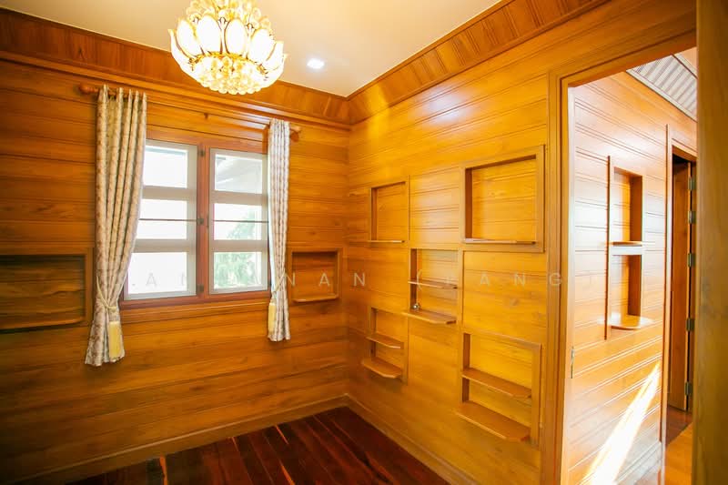 Teak House Near Sutthisan, Bangkok, Samsen Nok, Huai Khwang, Bangkok, 3 Bedrooms, 350 sqm, Single Detached House For Rent, by Janyanan (Pang), 500332275 - DDproperty.com