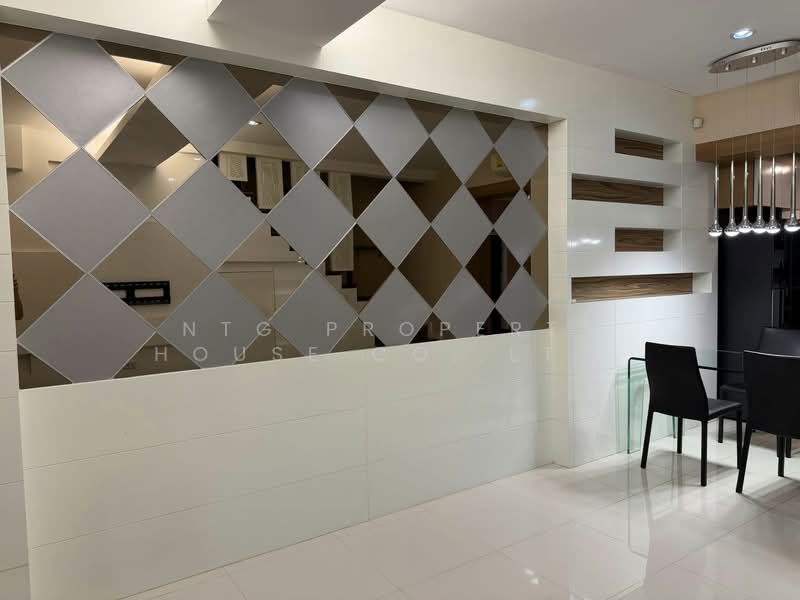 Bless Town Sukhumvit 50, Bangkok, Sukhumvit 50 Road, Phra Kanong, Khlong Toei, Bangkok, 3 Bedrooms, 300 sqm, Townhouse For Rent, by NTG Property House Co.,Ltd., 500332387 - DDproperty.com