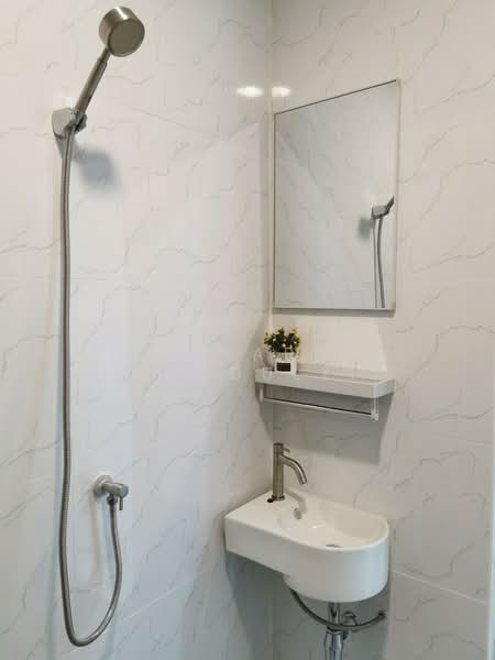 Petchpailin Phraya Suren 35, Bangkok, Bang Chun, Khlong Sam Wa, Bangkok, 3 Bedrooms, 200 sqm, Townhouse For Sale, by Poonyaporn Veerabulyarit, 500332400 - DDproperty.com