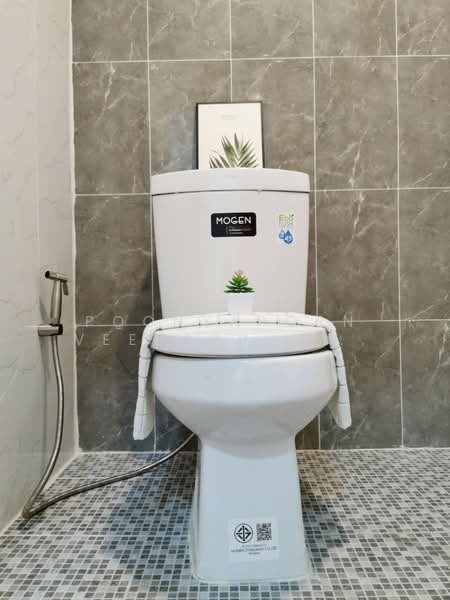 Petchpailin Phraya Suren 35, Bangkok, Bang Chun, Khlong Sam Wa, Bangkok, 3 Bedrooms, 200 sqm, Townhouse For Sale, by Poonyaporn Veerabulyarit, 500332400 - DDproperty.com