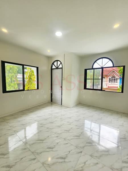 Petchpailin Phraya Suren 35, Bangkok, Bang Chun, Khlong Sam Wa, Bangkok, 3 Bedrooms, 200 sqm, Townhouse For Sale, by Poonyaporn Veerabulyarit, 500332400 - DDproperty.com