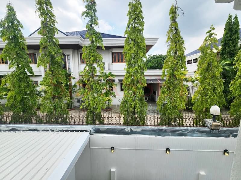 Petchpailin Phraya Suren 35, Bangkok, Bang Chun, Khlong Sam Wa, Bangkok, 3 Bedrooms, 200 sqm, Townhouse For Sale, by Poonyaporn Veerabulyarit, 500332400 - DDproperty.com