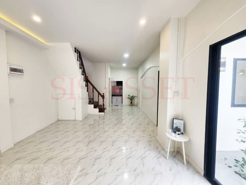 Petchpailin Phraya Suren 35, Bangkok, Bang Chun, Khlong Sam Wa, Bangkok, 3 Bedrooms, 200 sqm, Townhouse For Sale, by Poonyaporn Veerabulyarit, 500332400 - DDproperty.com