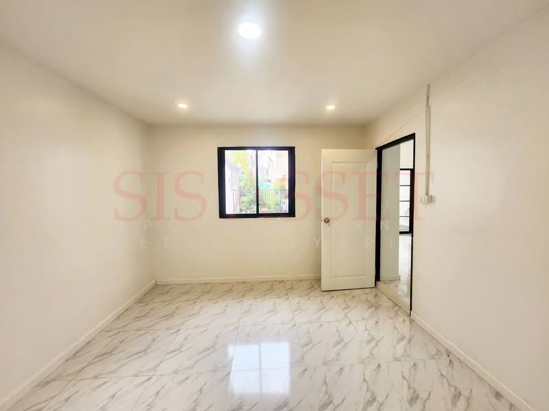 Petchpailin Phraya Suren 35, Bangkok, Bang Chun, Khlong Sam Wa, Bangkok, 3 Bedrooms, 200 sqm, Townhouse For Sale, by Poonyaporn Veerabulyarit, 500332400 - DDproperty.com