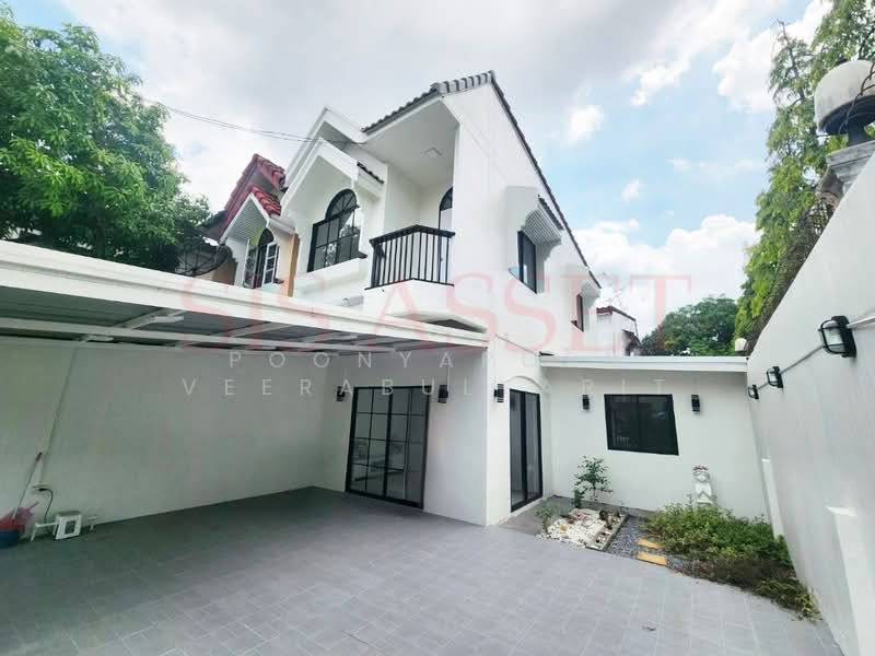 Petchpailin Phraya Suren 35, Bangkok, Bang Chun, Khlong Sam Wa, Bangkok, 3 Bedrooms, 200 sqm, Townhouse For Sale, by Poonyaporn Veerabulyarit, 500332400 - DDproperty.com