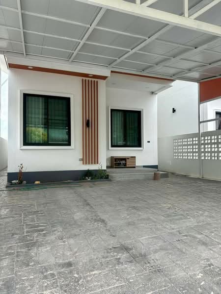 ให้เช่าบ้านเดี่ยว 2 ชั้น บ้านใหม่ ใกล้หนองมน ชลบุรี, Chon Buri (Pattaya), Huai Kapi, Muang Chon Buri, Chon Buri (Pattaya), 3 Bedrooms, 200 sqm, Single Detached House For Rent, by Dusit Saengfa, 500332401 - DDproperty.com
