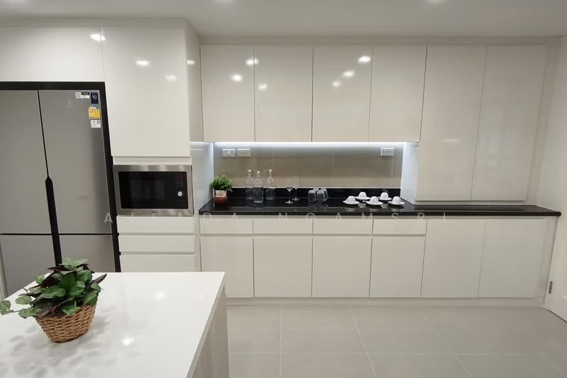 Mayfair Garden Apartment, Bangkok, 59 Soi Sukhumvit 16, Khlong Toei, Bangkok, 4 Bedrooms, 260 sqm, Apartment For Rent, by Ailada Ngamsri, 500332518 - DDproperty.com