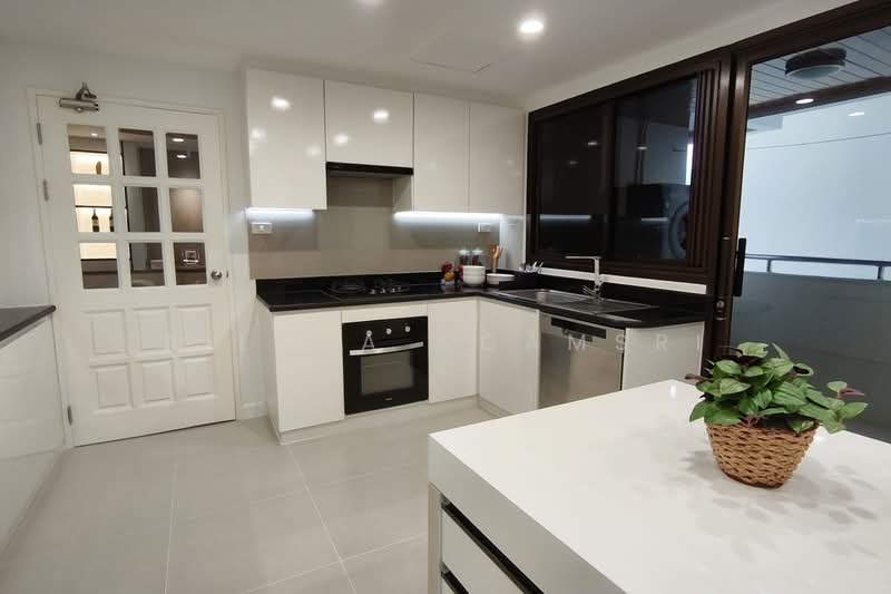 Mayfair Garden Apartment, Bangkok, 59 Soi Sukhumvit 16, Khlong Toei, Bangkok, 4 Bedrooms, 260 sqm, Apartment For Rent, by Ailada Ngamsri, 500332518 - DDproperty.com
