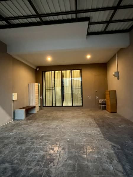 Bless Town Sukhumvit 50, Bangkok, Sukhumvit 50 Road, Phra Kanong, Khlong Toei, Bangkok, 3 Bedrooms, 240 sqm, Townhouse For Rent, by Khun Jane, 500332562 - DDproperty.com
