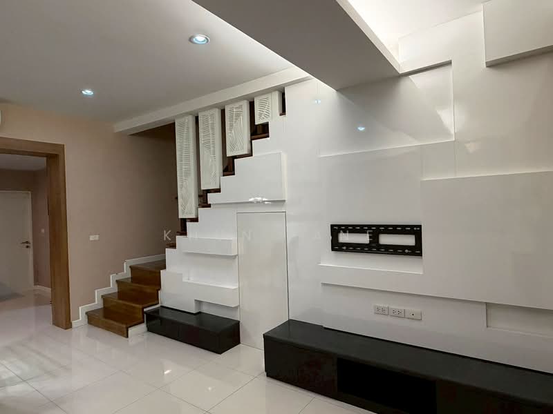 Bless Town Sukhumvit 50, Bangkok, Sukhumvit 50 Road, Phra Kanong, Khlong Toei, Bangkok, 3 Bedrooms, 240 sqm, Townhouse For Rent, by Khun Jane, 500332562 - DDproperty.com