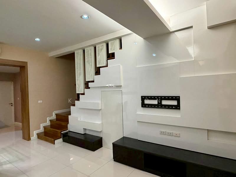Bless Town Sukhumvit 50, Bangkok, Sukhumvit 50 Road, Phra Kanong, Khlong Toei, Bangkok, 3 Bedrooms, 240 sqm, Townhouse For Rent, by Khun Poon, 500332767 - DDproperty.com