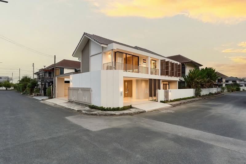 S2763 | Contemporary Modern Style House in San Phak Wan, Chiang Mai, San Phak Wan, Hang Dong, Chiang Mai, 4 Bedrooms, 220 sqm, Single Detached House For Sale, by Aornjira Khatthima, 500332904 - DDproperty.com