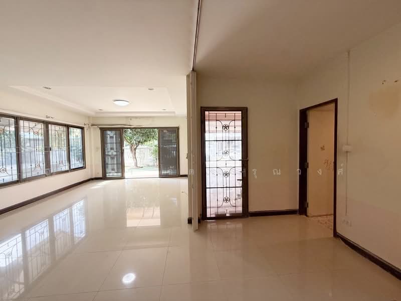 P. Phasuk Borommarachachonnani Village, Bangkok, บรมราชชนนี, Sala Thammasop, Thawi Watthana, Bangkok, 5 Bedrooms, 200 sqm, Single Detached House For Sale, by Araya Chatwarunwong, 500332966 - DDproperty.com