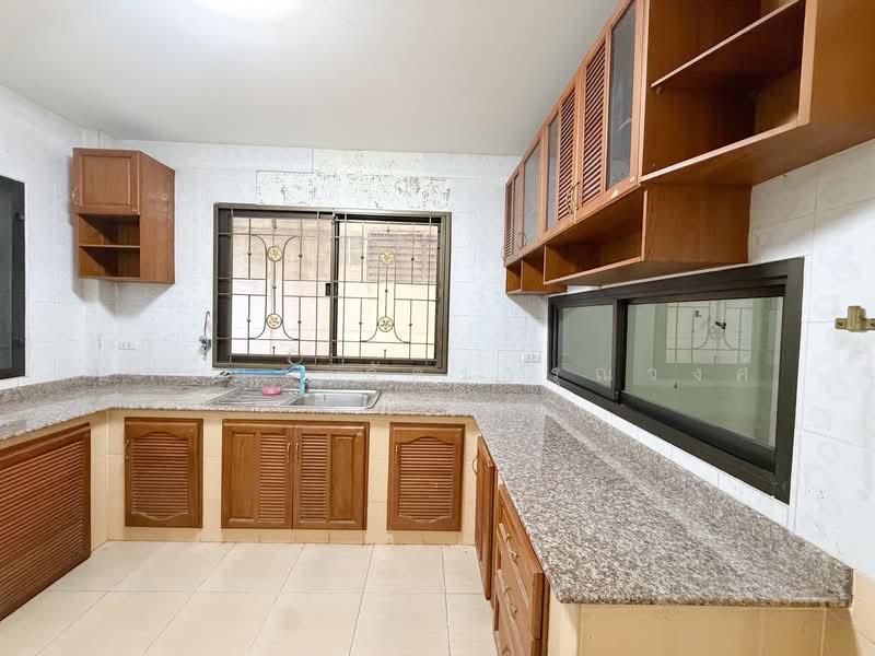 P. Phasuk Borommarachachonnani Village, Bangkok, บรมราชชนนี, Sala Thammasop, Thawi Watthana, Bangkok, 5 Bedrooms, 200 sqm, Single Detached House For Sale, by Araya Chatwarunwong, 500332966 - DDproperty.com