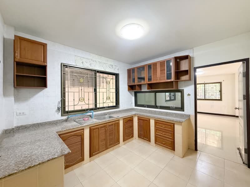 P. Phasuk Borommarachachonnani Village, Bangkok, บรมราชชนนี, Sala Thammasop, Thawi Watthana, Bangkok, 5 Bedrooms, 200 sqm, Single Detached House For Sale, by Araya Chatwarunwong, 500332966 - DDproperty.com