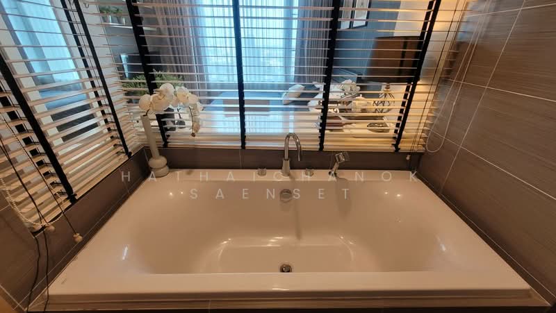 Siri At Sukhumvit, Bangkok, 902 Sukhumvit Road, Phra Kanong, Khlong Toei, Bangkok, 2 Bedrooms, 70 sqm, Condo For Rent, by Hathaichanok Saenset, 500332970 - DDproperty.com