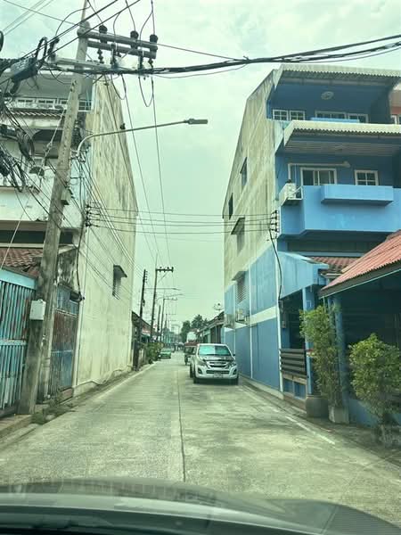 ทาวน์เฮ้าส์ 3 ชั้น 22 ตร.ว. หมู่บ้านสุธาลัย ซอยวัดมะขาม, ปทุมธานี, ถนนติวานนท์, บ้านกลาง, เมืองปทุมธานี, ปทุมธานี, 90 ตร.ม., ทาวน์เฮ้าส์ ขาย, โดย คุณ วรรณภา หึกขุนทด (กุ๊ก), 500333125 - DDproperty.com