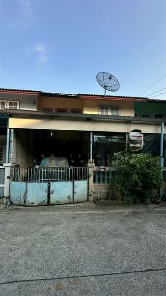 ทาวน์เฮ้าส์ 3 ชั้น 22 ตร.ว. หมู่บ้านสุธาลัย ซอยวัดมะขาม, ปทุมธานี, ถนนติวานนท์, บ้านกลาง, เมืองปทุมธานี, ปทุมธานี, 90 ตร.ม., ทาวน์เฮ้าส์ ขาย, โดย คุณ วรรณภา หึกขุนทด (กุ๊ก), 500333125 - DDproperty.com