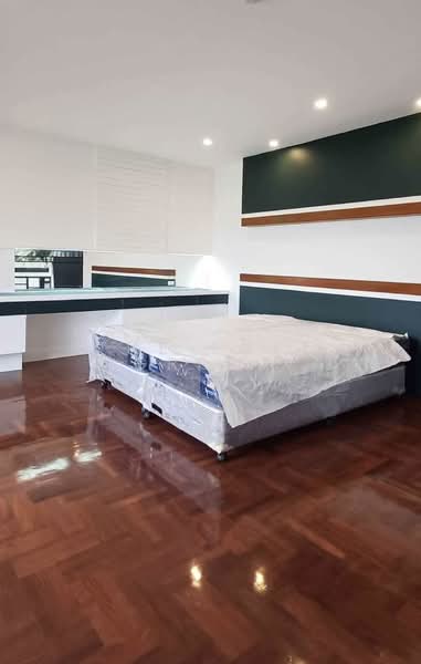 Phatssana Gardens, Bangkok, 19 Soi Ekkamai 6, Sukhumvit 63 Road, Phra Kanong Nua, Watthana, Bangkok, 3 Bedrooms, 350 sqm, Condo For Rent, by The Luxe Group, 500333323 - DDproperty.com