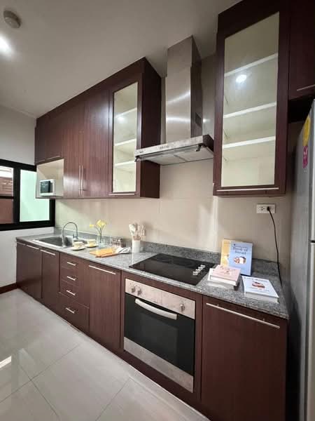 House on Sukhumvit 24, Bangkok, Khlongtoei Nua, Watthana, Bangkok, 3 Bedrooms, 229 sqm, Single Detached House For Rent, by The Luxe Group, 500333346 - DDproperty.com