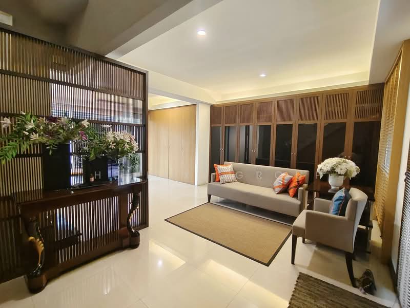 Townhome on Ekkamai 12, Bangkok, Phra Kanong, Khlong Toei, Bangkok, 5 Bedrooms, 355 sqm, Townhouse For Rent, by The Luxe Group, 500333361 - DDproperty.com