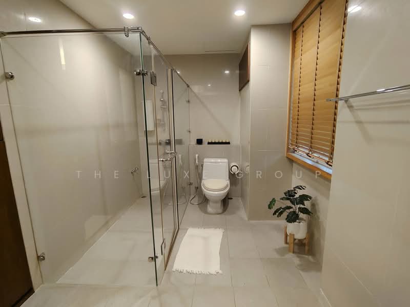 Townhome on Ekkamai 12, Bangkok, Phra Kanong, Khlong Toei, Bangkok, 5 Bedrooms, 355 sqm, Townhouse For Rent, by The Luxe Group, 500333361 - DDproperty.com