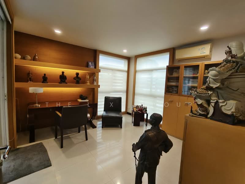 Townhome on Ekkamai 12, Bangkok, Phra Kanong, Khlong Toei, Bangkok, 5 Bedrooms, 355 sqm, Townhouse For Rent, by The Luxe Group, 500333361 - DDproperty.com