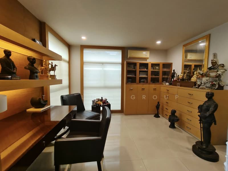 Townhome on Ekkamai 12, Bangkok, Phra Kanong, Khlong Toei, Bangkok, 5 Bedrooms, 355 sqm, Townhouse For Rent, by The Luxe Group, 500333361 - DDproperty.com