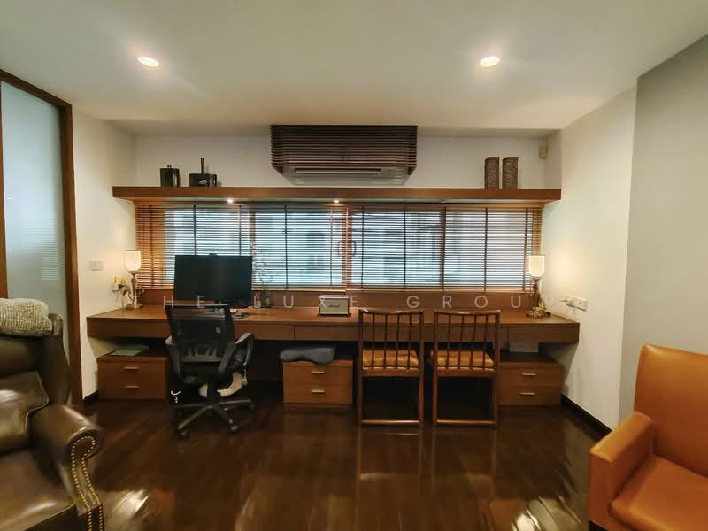 Townhome on Ekkamai 12, Bangkok, Phra Kanong, Khlong Toei, Bangkok, 5 Bedrooms, 355 sqm, Townhouse For Rent, by The Luxe Group, 500333361 - DDproperty.com