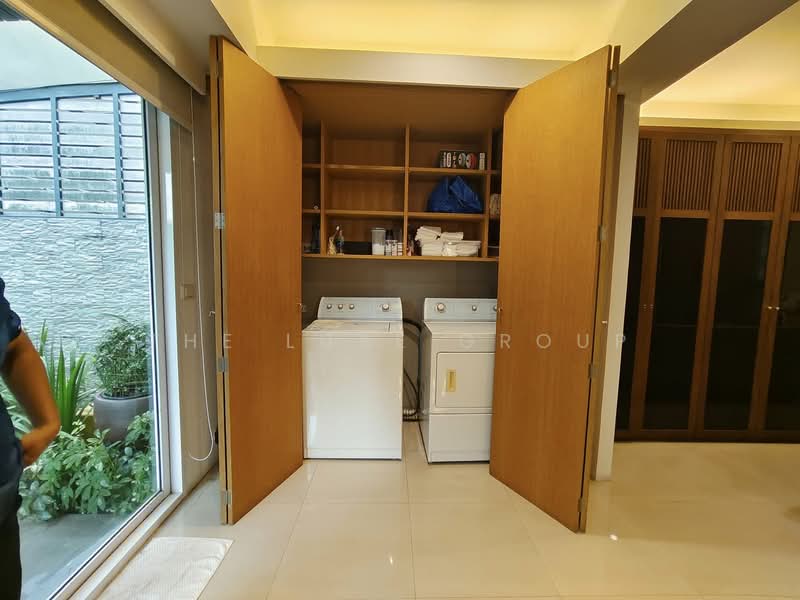 Townhome on Ekkamai 12, Bangkok, Phra Kanong, Khlong Toei, Bangkok, 5 Bedrooms, 355 sqm, Townhouse For Rent, by The Luxe Group, 500333361 - DDproperty.com