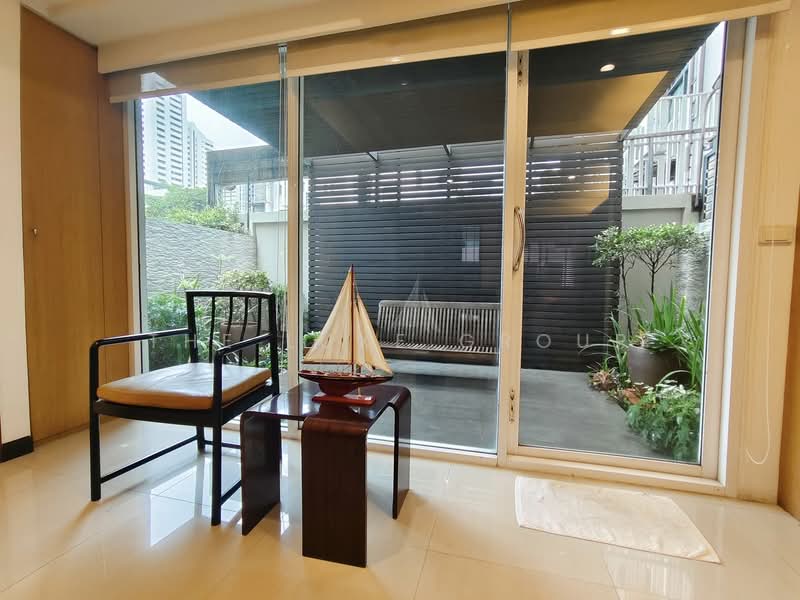 Townhome on Ekkamai 12, Bangkok, Phra Kanong, Khlong Toei, Bangkok, 5 Bedrooms, 355 sqm, Townhouse For Rent, by The Luxe Group, 500333361 - DDproperty.com