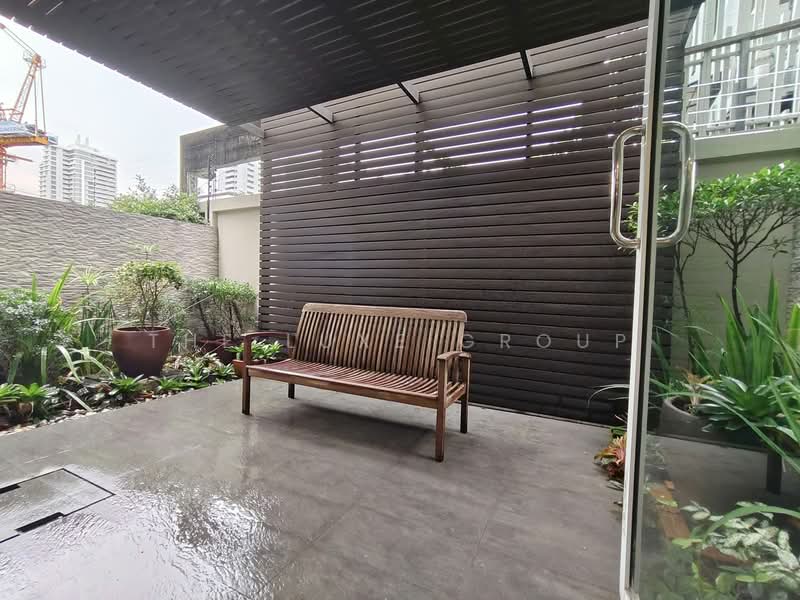 Townhome on Ekkamai 12, Bangkok, Phra Kanong, Khlong Toei, Bangkok, 5 Bedrooms, 355 sqm, Townhouse For Rent, by The Luxe Group, 500333361 - DDproperty.com